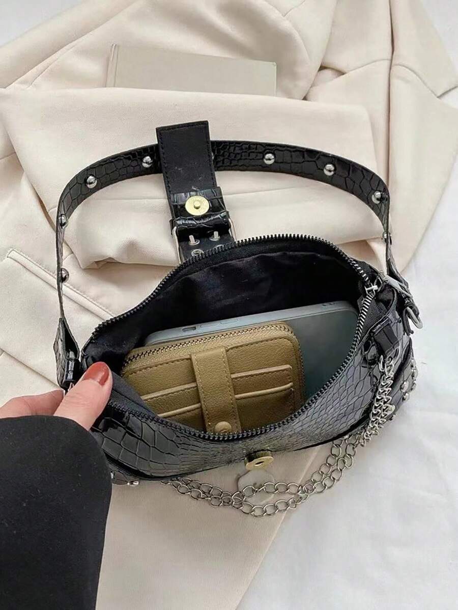 Irene – Vintage Crescent Motorcycle Shoulder Bag